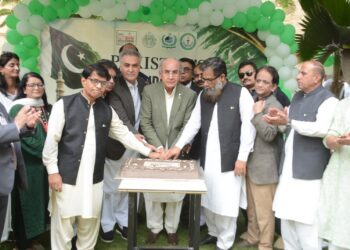 SMIU Vice Chancellor Dr Mujeeb Sahrai hoists the Pakistani flag during Independence Day celebrations in Karachi.