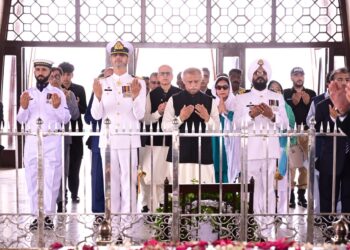 SPSC Chairman Rizwan Ahmed and members at Mazar-e-Quaid during Pakistan Independence Day celebrations