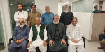 Pakistan Petroleum Dealers Association Chairman Malik Khuda Bakhsh addresses a press conference. Vice Chairman Malik Sher Khan, Tariq Hassan, Anwar Kamal and other representatives are also present.