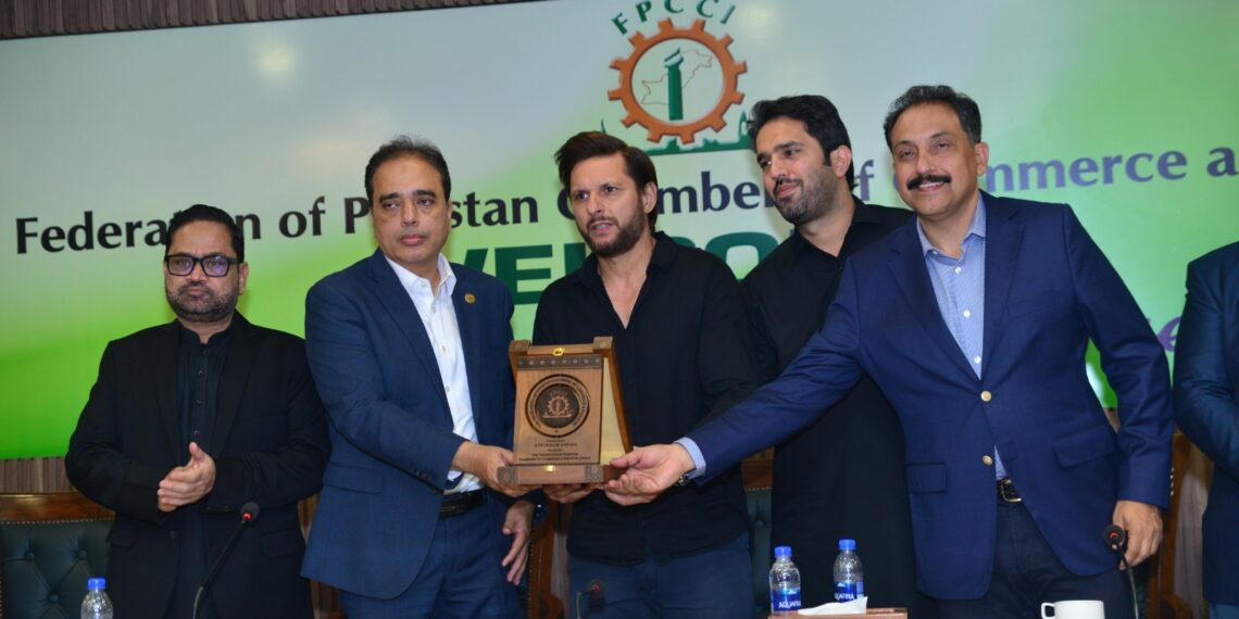 FPCCI President Atif Ikram Sheikh with Shahid Afridi at an evening supporting the Shahid Afridi Foundation.
