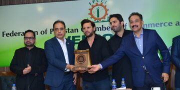 FPCCI President Atif Ikram Sheikh with Shahid Afridi at an evening supporting the Shahid Afridi Foundation.