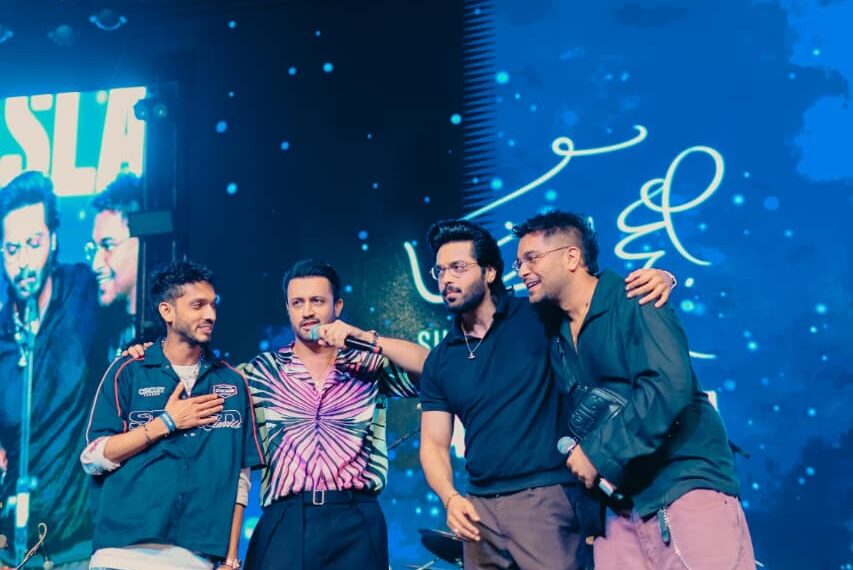 Atif Aslam performing at Spotify’s Subah Aye Na album celebration in Karachi.