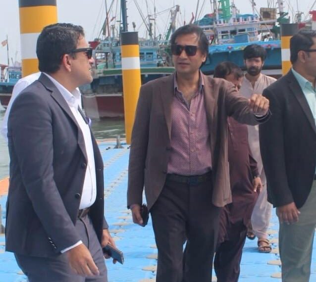 New floating jetty at Korangi Fish Harbour for fishermen and seafood handling