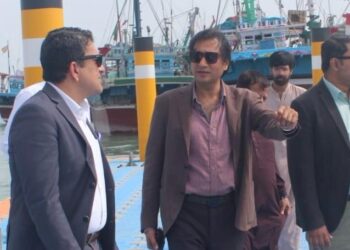 New floating jetty at Korangi Fish Harbour for fishermen and seafood handling
