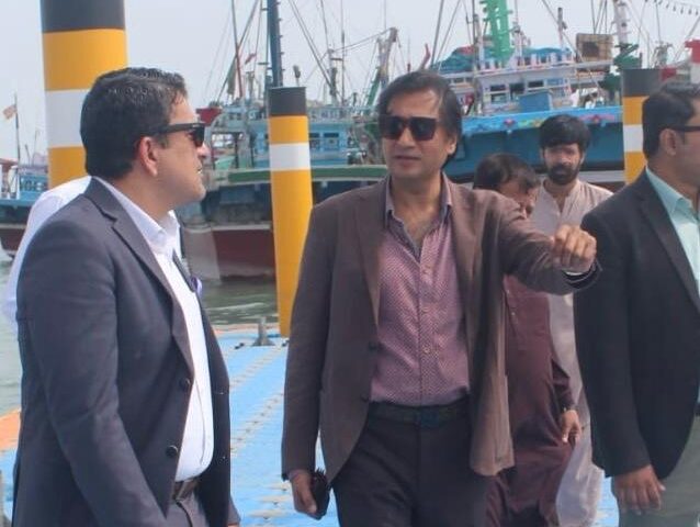 New floating jetty at Korangi Fish Harbour for fishermen and seafood handling