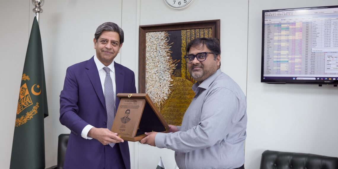 Mobiz’s Head of Data, Dr. Akbar Gardizi, is presenting a shield to Dr. Kabir Sidhu, Chairman SECP.