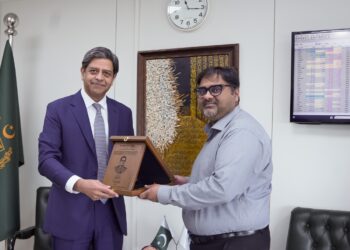 Mobiz’s Head of Data, Dr. Akbar Gardizi, is presenting a shield to Dr. Kabir Sidhu, Chairman SECP.