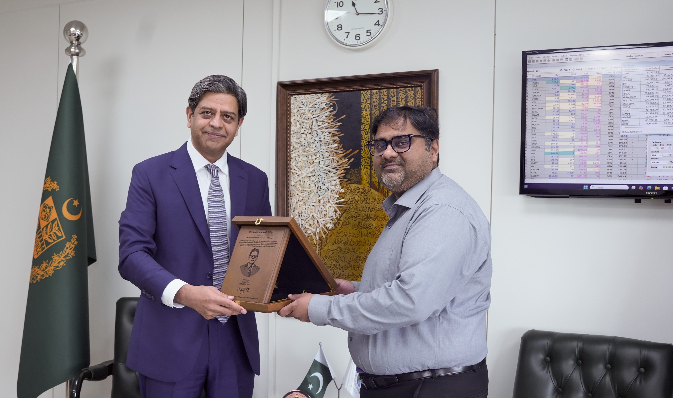 Mobiz’s Head of Data, Dr. Akbar Gardizi, is presenting a shield to Dr. Kabir Sidhu, Chairman SECP.