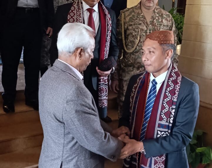 Sindh Governor Syed Muhammad Nehal Hashmi meeting Malaysian Consul General Muhammad Yunus Ibrahim at Governor House