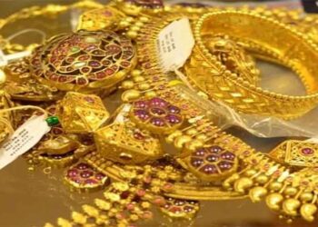 Gold bars and coins representing falling gold prices in Pakistan