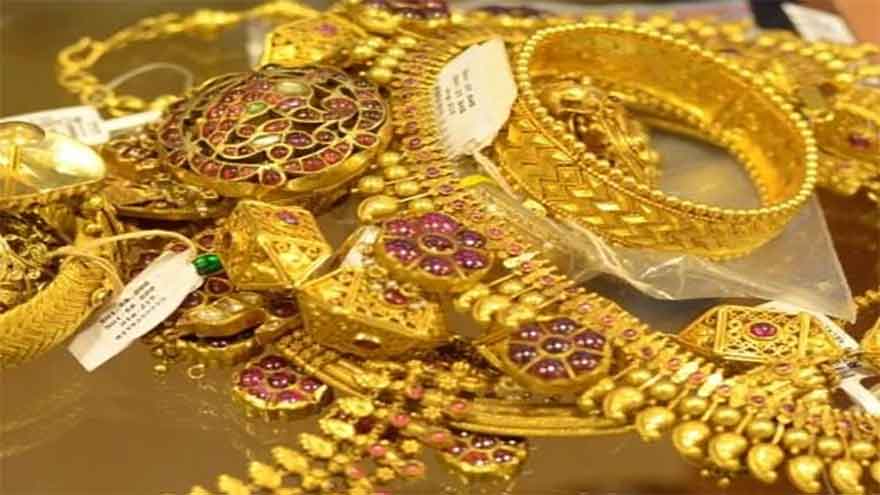 Gold bars and coins representing falling gold prices in Pakistan