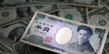 Japanese yen and US dollar notes representing currency market movements