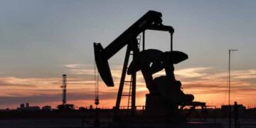 Brent crude oil prices rise amid escalating Middle East tensions and global market uncertainty.
