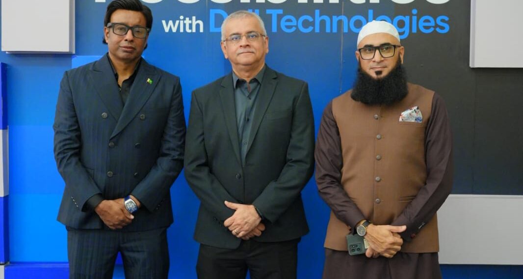 SI Global and Dell Technologies representatives discuss digital transformation in Pakistan.