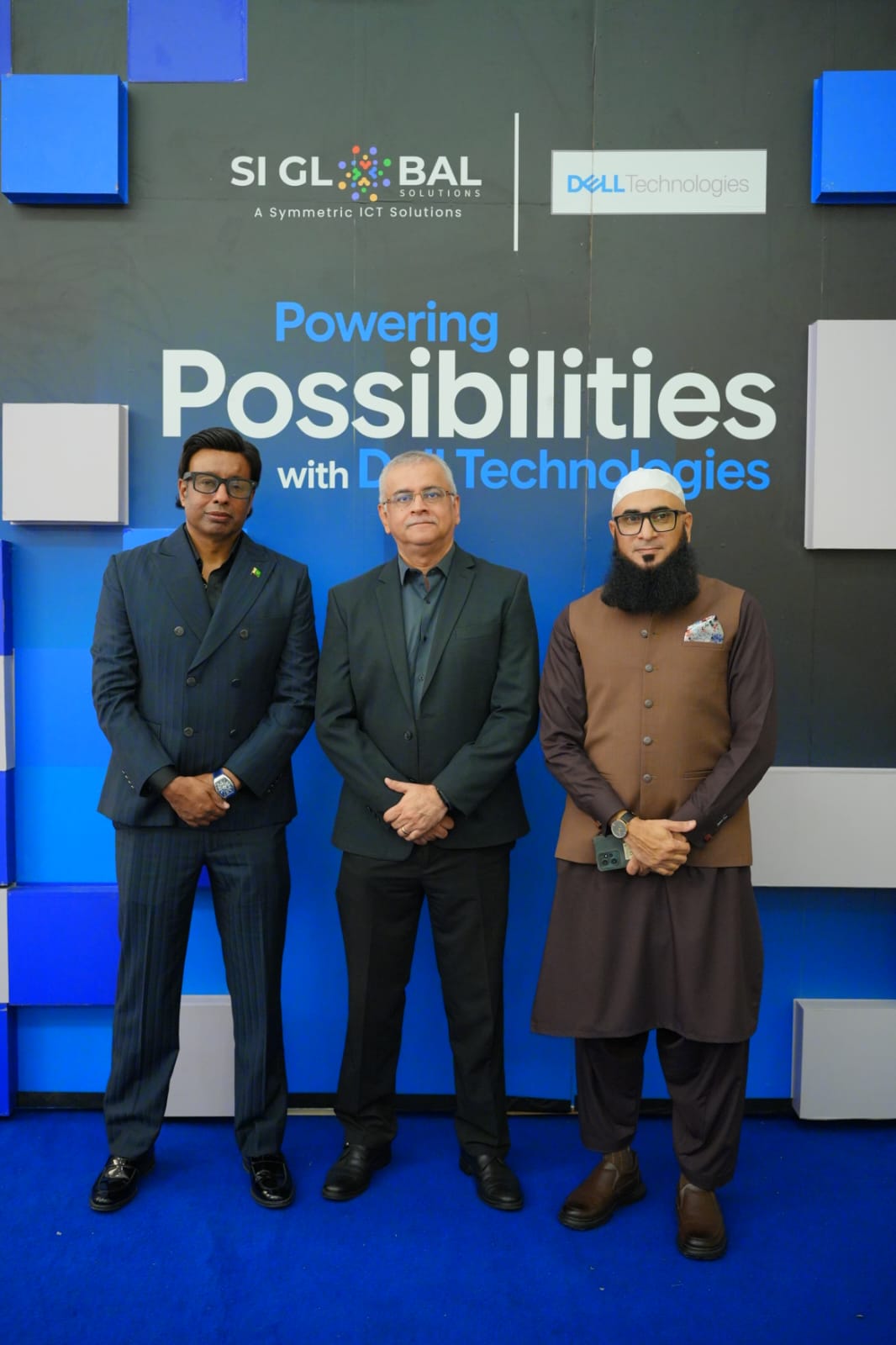 SI Global and Dell Technologies representatives discuss digital transformation in Pakistan.