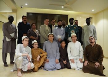 ta Kosiakov visits Jamia Binoria Alamiya and meets Russian students in Karachi.