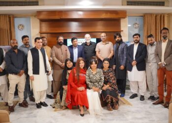 YKP Foundation ceremony honouring 1965 war heroes and Pakistan’s security forces in Karachi.