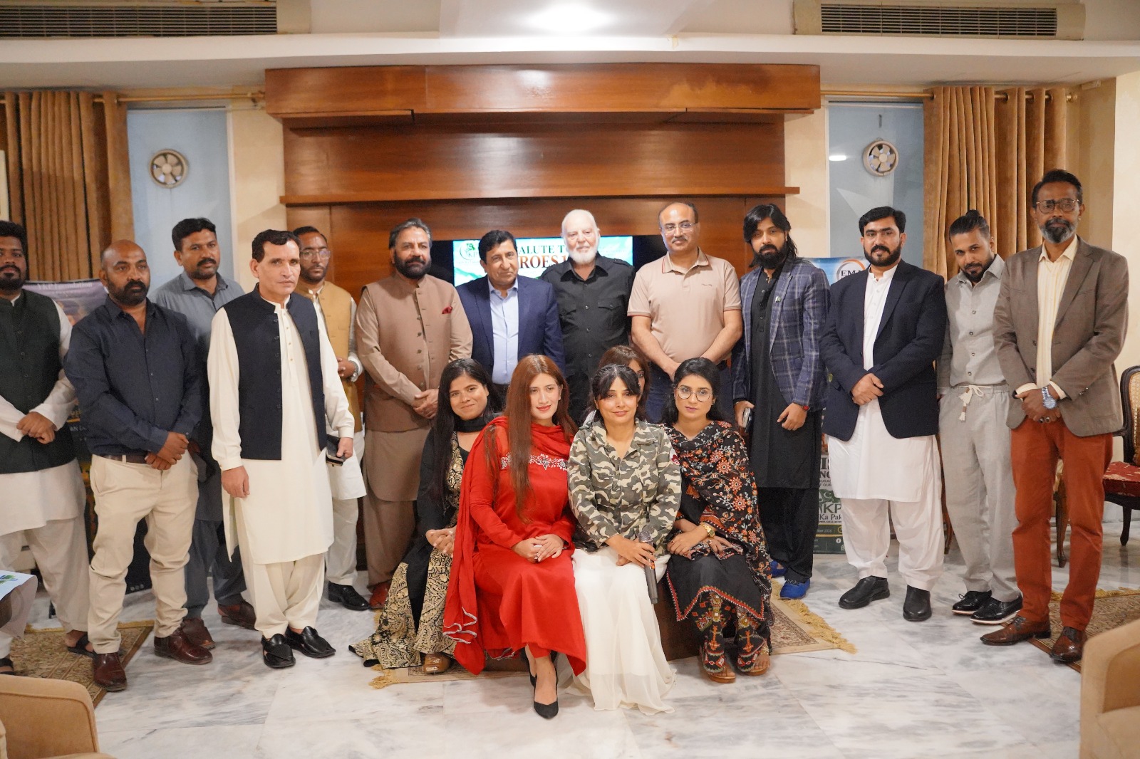 YKP Foundation ceremony honouring 1965 war heroes and Pakistan’s security forces in Karachi.