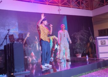 French freestyle rappers Lobo EL and Cotchei performing rap-impro in Karachi.