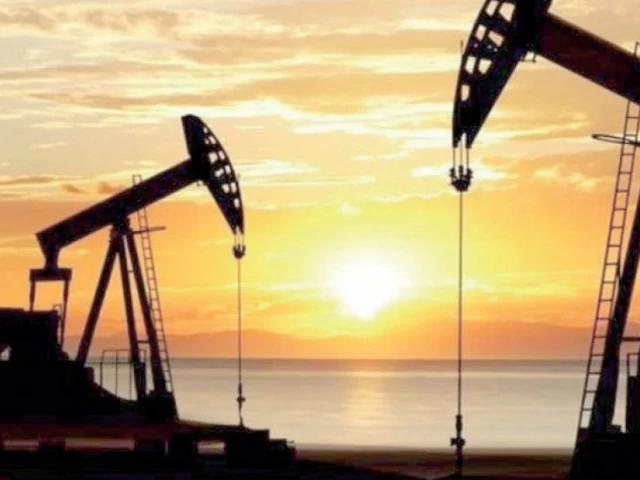 Oil tanker carrying crude through the Middle East amid market tensions