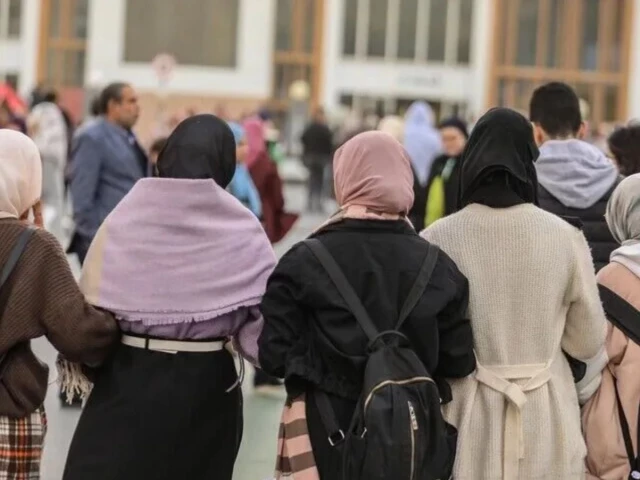 Italy school decree on face coverings and foreign pupils