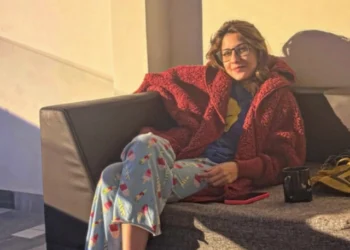 Pakistani actor Hina Altaf enjoying chai in a candid winter throwback photo