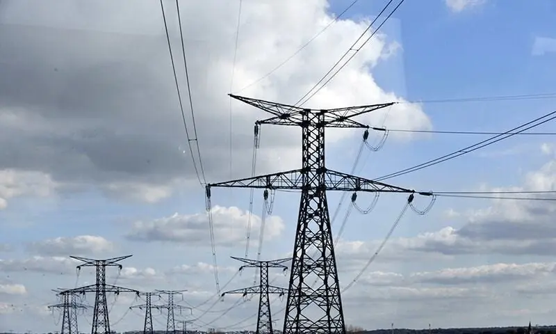Nuclear power plant and solar panels representing Pakistan’s changing energy mix.