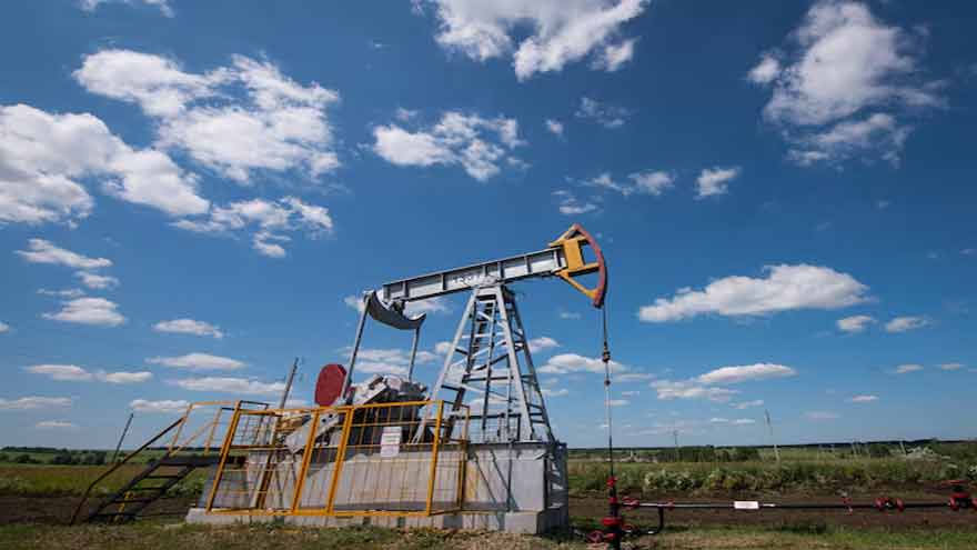 Oil storage tanks and crude oil infrastructure amid changing global prices and Russian supply concerns.