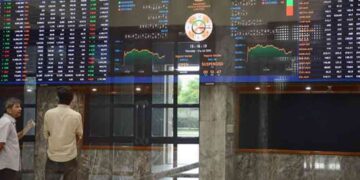 Pakistan Stock Exchange KSE-100 Index rises to around 165,500 in early trading.