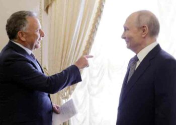 Vladimir Putin and Steve Witkoff meet in St Petersburg as Russia and the United States discuss renewed Ukraine peace negotiations.