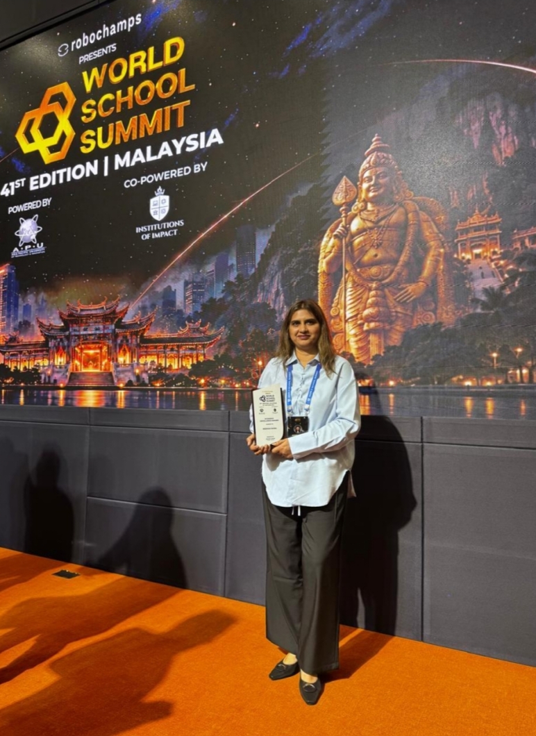 Beenish Faisal receives Academic Excellence Award at World School Summit 2026