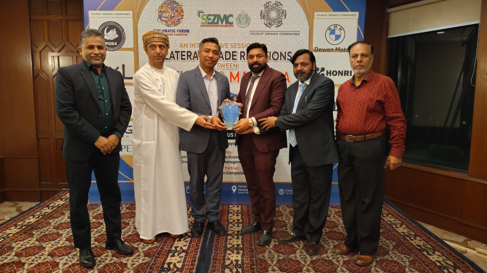 Malaysian Consul General Mohd Yunus Ibrahim with diplomatic representatives and business leaders at a Pakistan-Malaysia trade seminar in Karachi