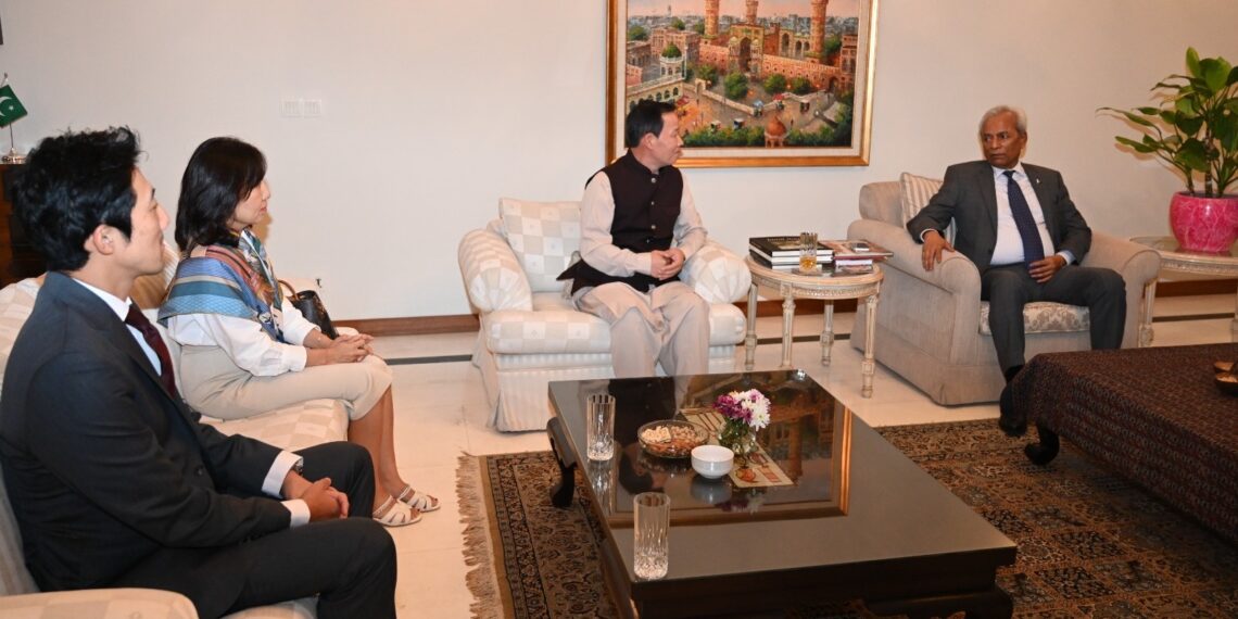 Sindh Governor Syed Muhammad Nehal Hashmi meets South Korean Consul General Joohoon Kim at the Korean Consulate in Karachi.