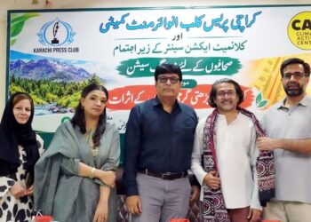 Yasir Hussain addresses journalists at a Karachi Press Club seminar on heatwave safety and climate change.