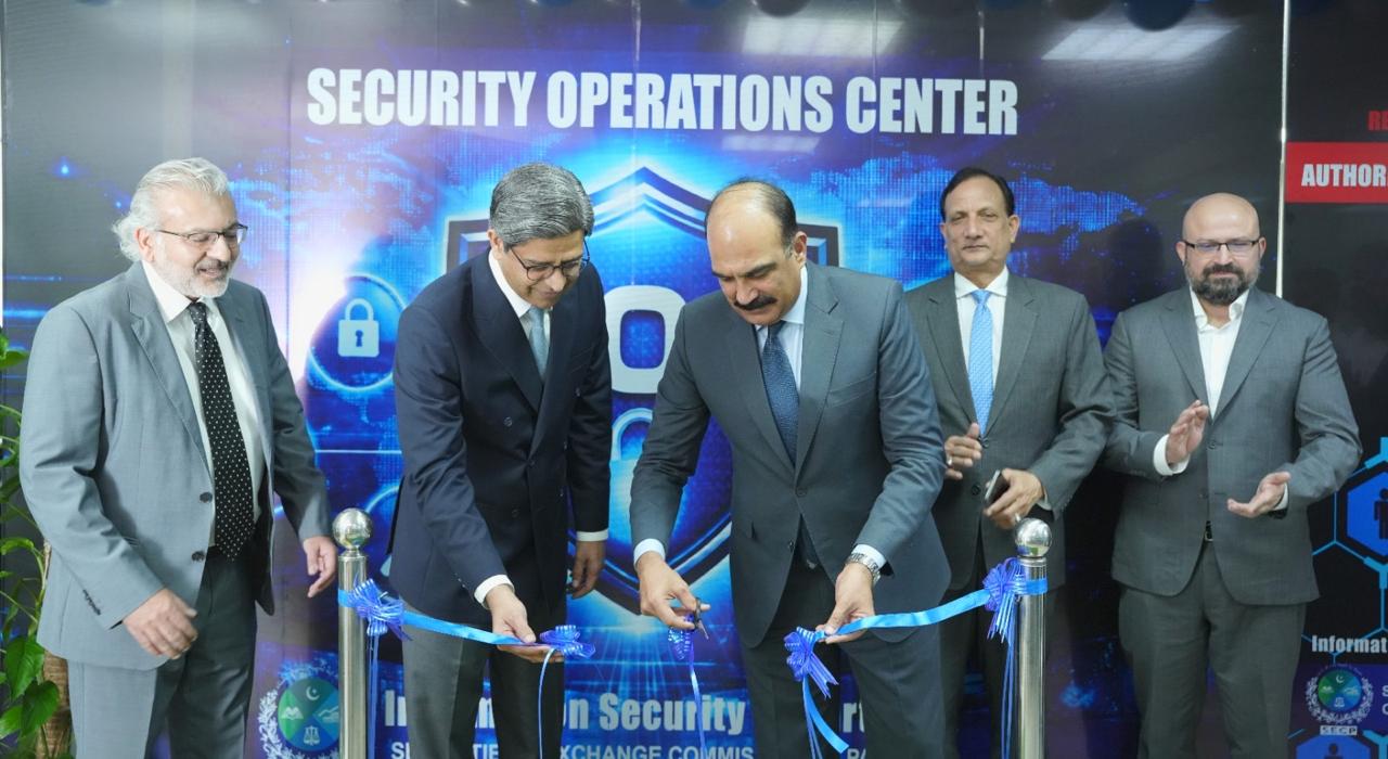 SECP officials and NADRA Chairman Lieutenant General Muhammad Munir Afsar at the inauguration of the Security Operations Centre in Islamabad