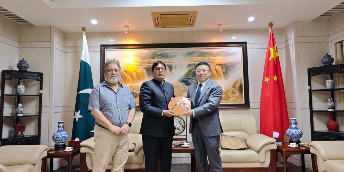 University of Karachi and Chinese Consul General discuss proposed Pakistan-China AI and cybersecurity centre and museum.