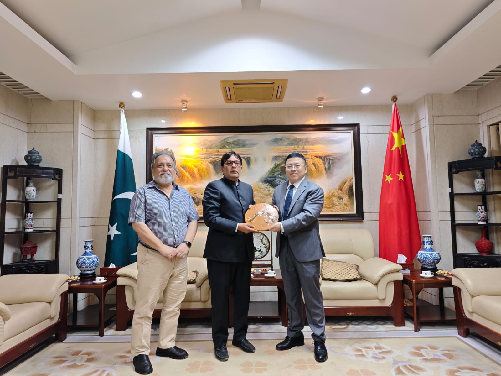 University of Karachi and Chinese Consul General discuss proposed Pakistan-China AI and cybersecurity centre and museum.