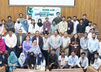 ACS@150 Pakistan Student Leadership Summit participants discuss laboratory safety, student leadership and chemical sciences at the University of Karachi.