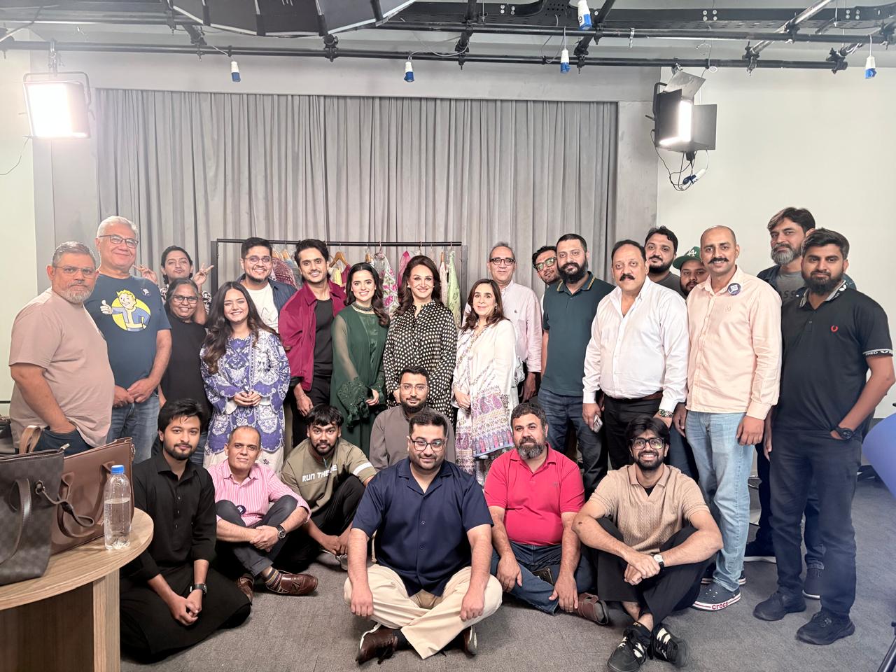 VYU Pakistan launch livestream featuring Bushra Ansari and Instagram influencer duo Ron & Coco.