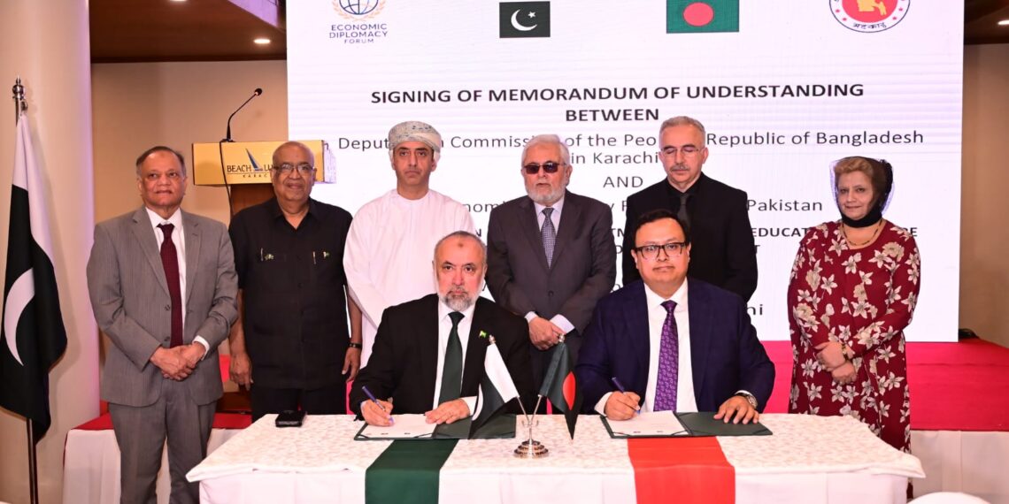 EDF Founder President Dr Muhammad Farooq Afzal and Bangladesh Deputy High Commissioner Muhammad Sakib Sadakat sign an MoU to promote trade and investment between Pakistan and Bangladesh.