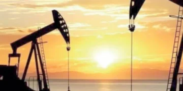 Oil storage tanks and fuel market prices amid global energy supply concerns