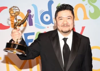 Eric Bauza, voice actor behind Bugs Bunny and Daffy Duck, who died at the age of 46.