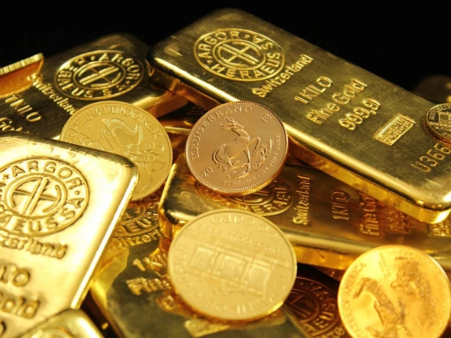 Gold bars and jewellery displayed at a market as gold prices fall in Pakistan.