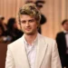 Joe Keery, who played Steve Harrington in Stranger Things, talks about the cast’s group chat and Broadway debut.