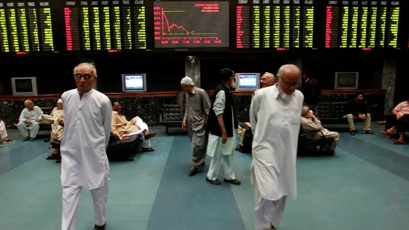 Pakistan Stock Exchange trading activity as the KSE-100 Index declines during the week.